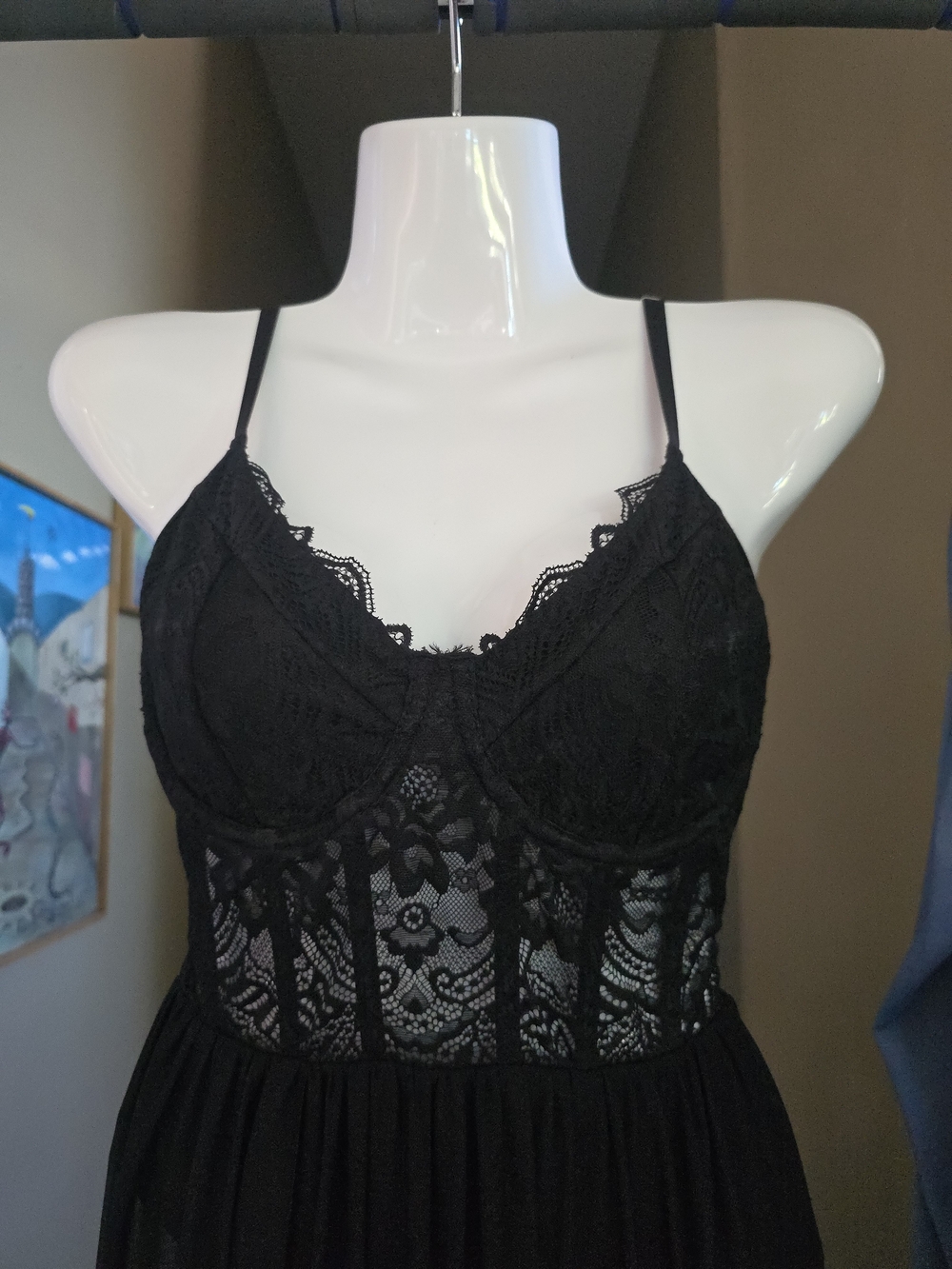Black Lace Sheer Long Gown - Women - Picture 4 of 10